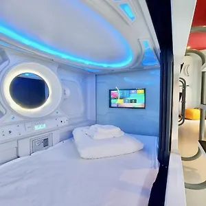Atypicap Capsule Hotel Cápsula